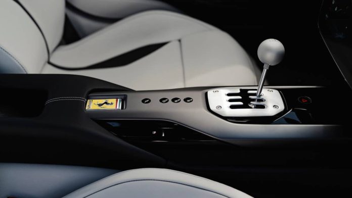 Ferrari 12Cilindri Manuale Скоростен лост на Ferrari 12Cilindri Manuale с H-образна схема на превключване
