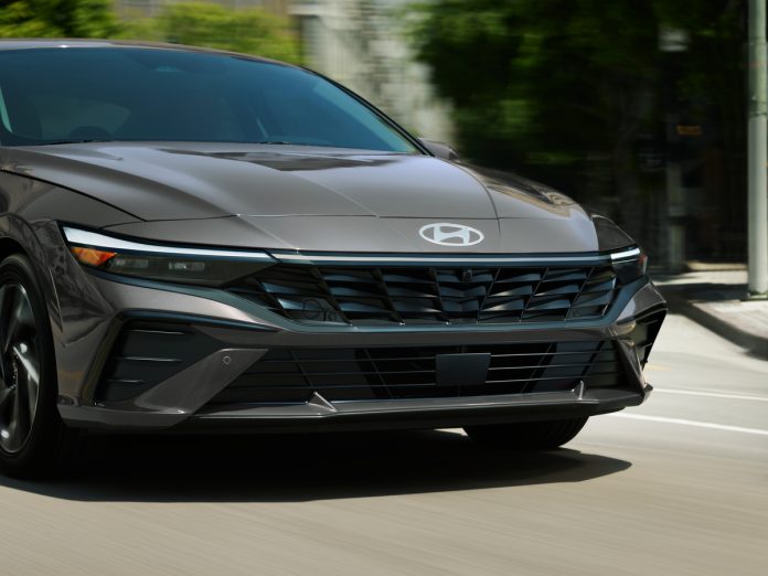 Нова Hyundai Elantra 2026 Hyundai Elantra 2026 предна част и нов дизайн