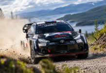 WRC разширява календара си за 2027 г. с 15 кръга и завръщане в САЩ и Великобритания Рали автомобил Toyota Gazoo Racing в действие на макадамова отсечка